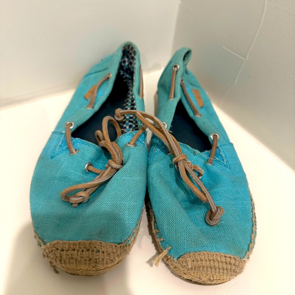 Sperry Blue Boat Shoes - size 7